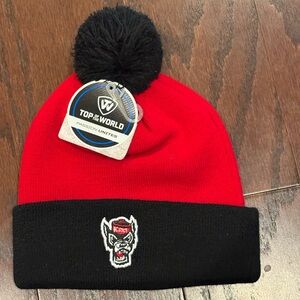 NEW NC State Wolfpack NCAA Knit Pom Pom Beanie Winter Hat ONE SIZE, NWT
